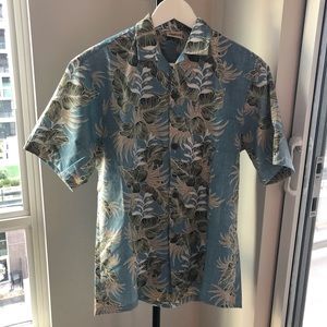Hawaiian short sleeve button-up